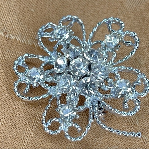 VINTAGE FLORAL BROOCH PIN RHINESTONE CLOVER EVENT RETRO - Picture 7 of 7
